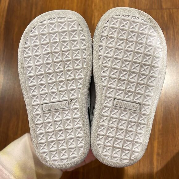 Minions Puma Sneakers - Picture 5 of 6